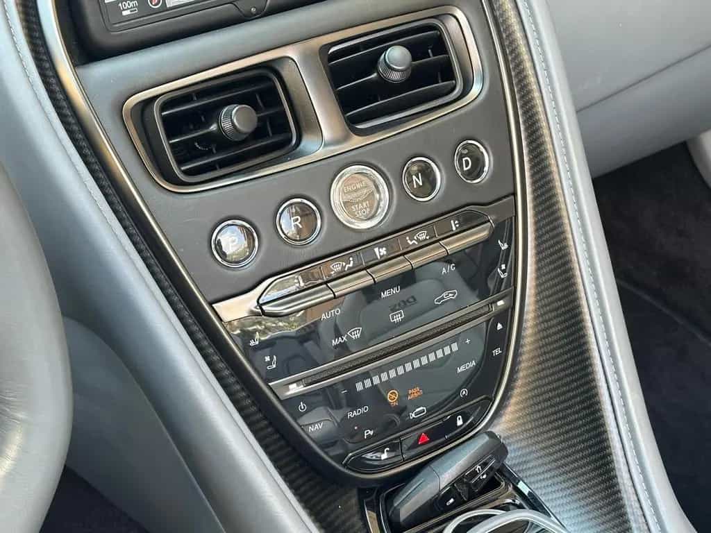 Aston Martin DBS 5.2 V12 Volante 09/2021-photo-19
