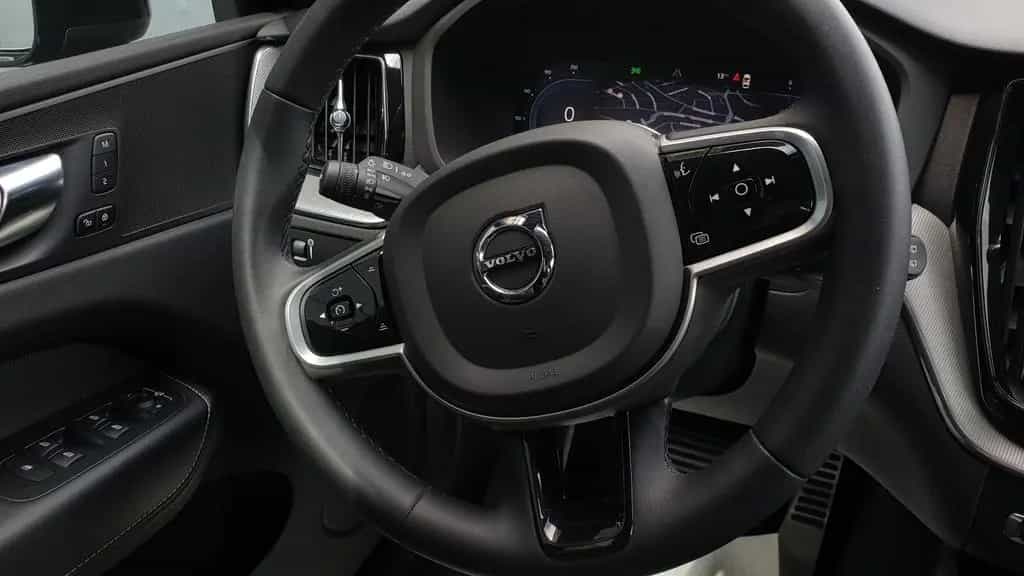 Volvo XC60 B4 D AWD R Design Geartronic Leder/AHK 04/2022-photo-12