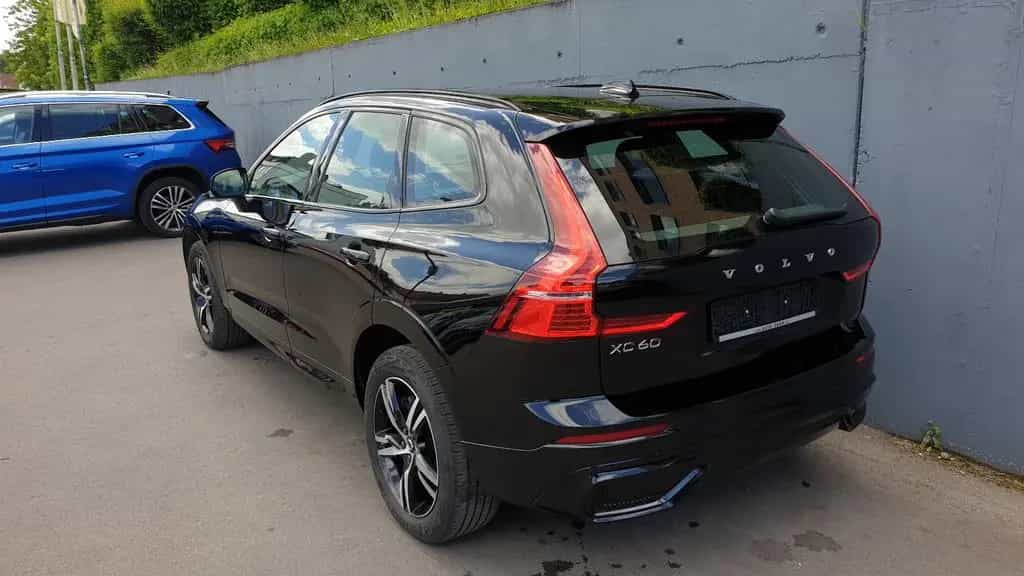 Volvo XC60 B4 D AWD R Design Geartronic Leder/AHK 04/2022-photo-3