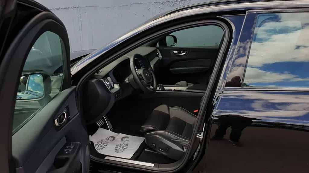 Volvo XC60 B4 D AWD R Design Geartronic Leder/AHK 04/2022-photo-6
