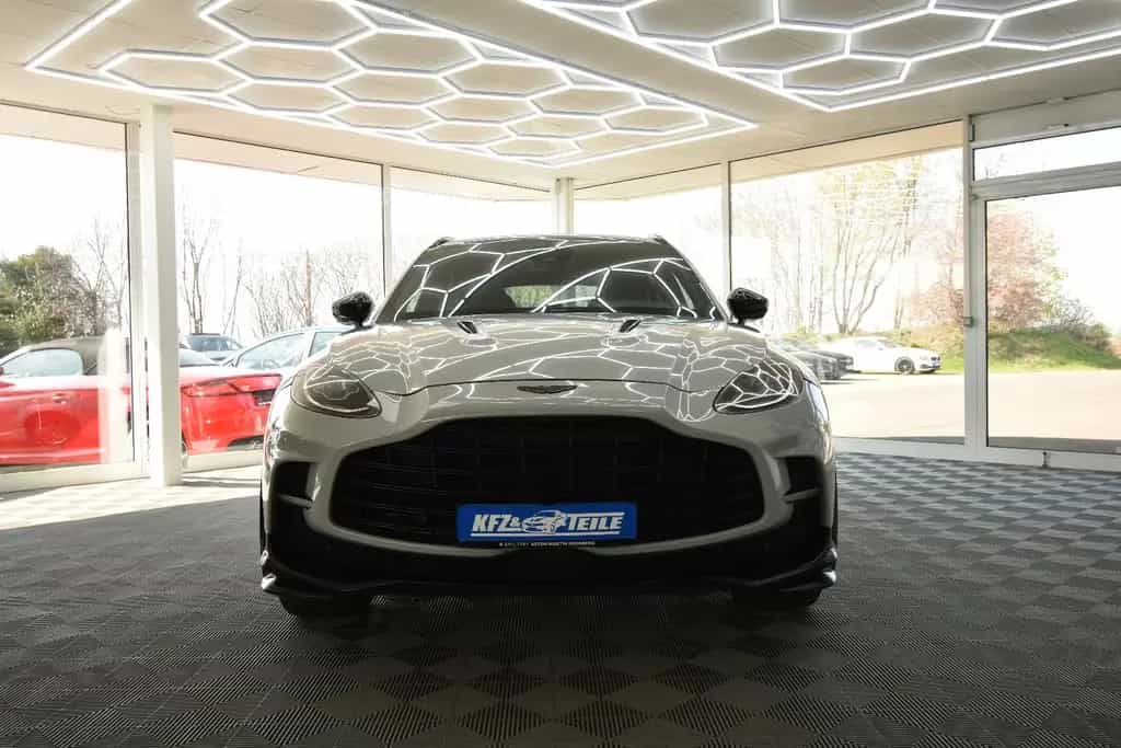 Aston Martin DBX 4.0 V8 707 Carbon Paket 23 Zoll 11/2022-photo-1