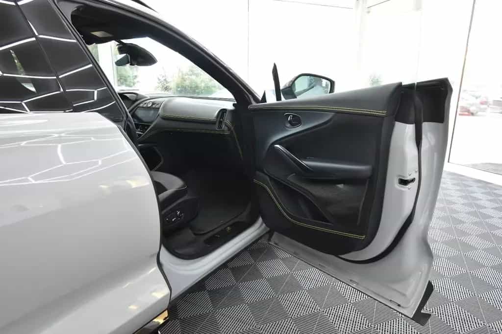Aston Martin DBX 4.0 V8 707 Carbon Paket 23 Zoll 11/2022-photo-10