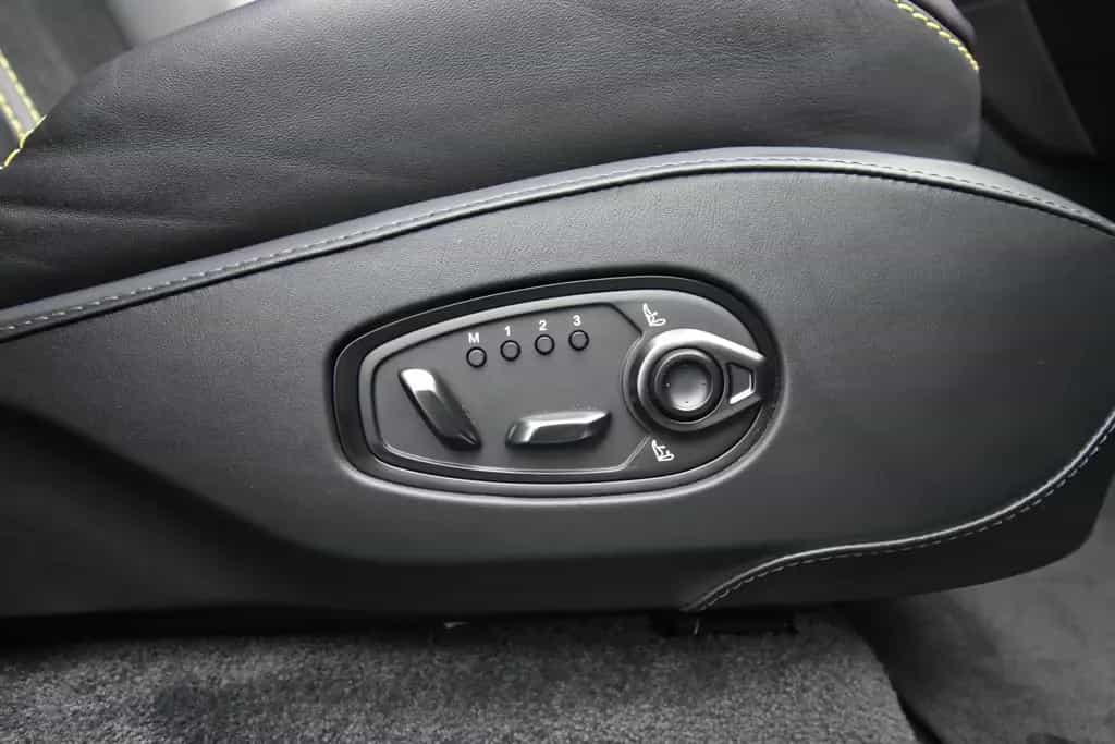 Aston Martin DBX 4.0 V8 707 Carbon Paket 23 Zoll 11/2022-photo-15
