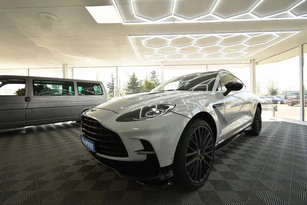 Aston Martin DBX 4.0 V8 707 Carbon Paket 23 Zoll 11/2022-photo-2