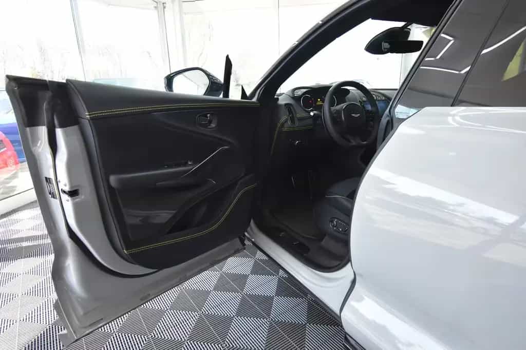 Aston Martin DBX 4.0 V8 707 Carbon Paket 23 Zoll 11/2022-photo-23