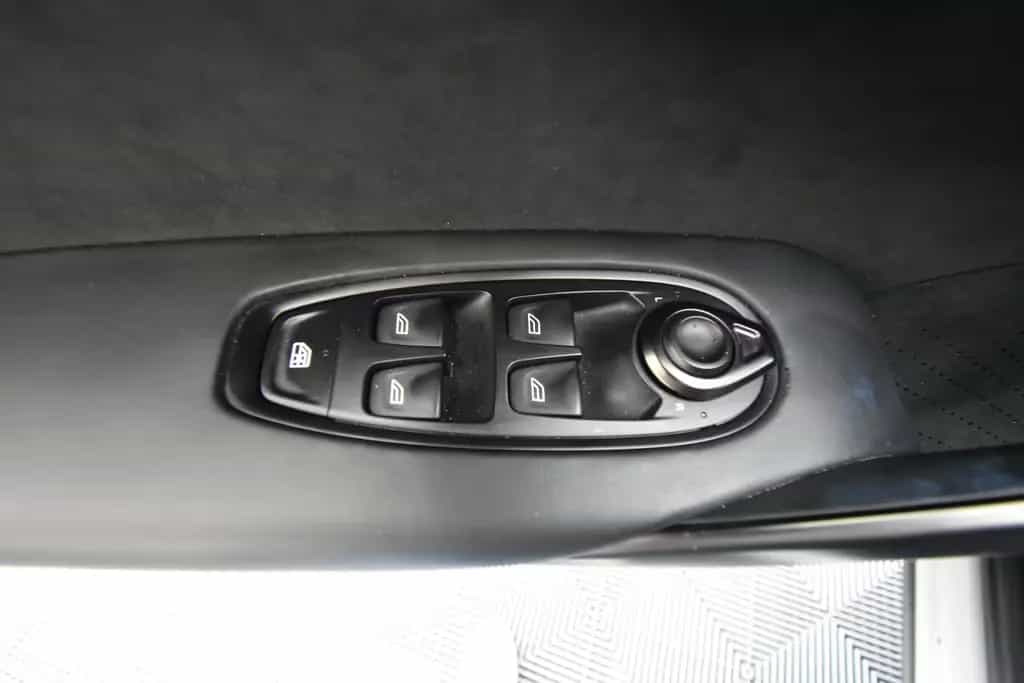 Aston Martin DBX 4.0 V8 707 Carbon Paket 23 Zoll 11/2022-photo-29