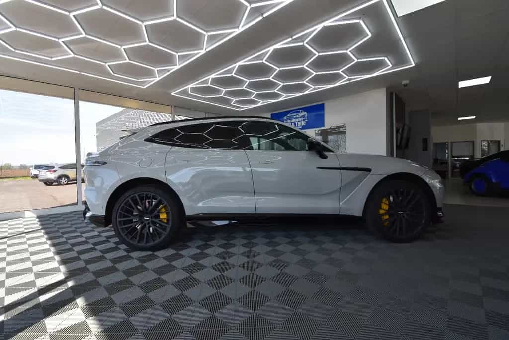 Aston Martin DBX 4.0 V8 707 Carbon Paket 23 Zoll 11/2022-photo-3