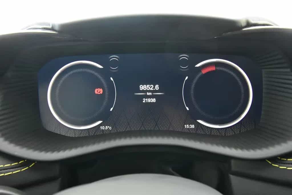Aston Martin DBX 4.0 V8 707 Carbon Paket 23 Zoll 11/2022-photo-30