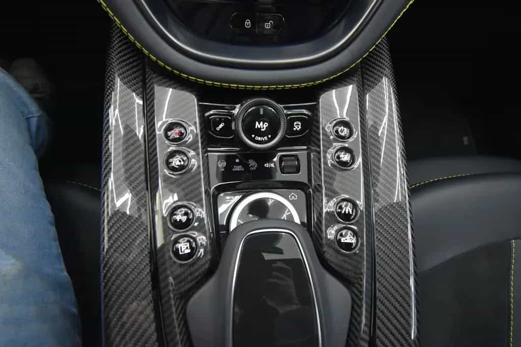 Aston Martin DBX 4.0 V8 707 Carbon Paket 23 Zoll 11/2022-photo-31