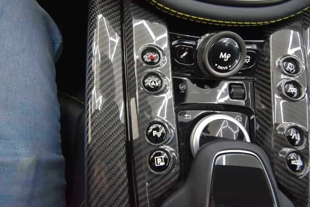 Aston Martin DBX 4.0 V8 707 Carbon Paket 23 Zoll 11/2022-photo-32