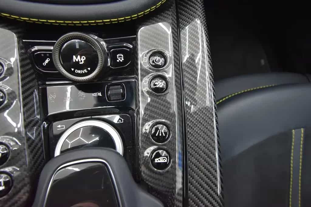 Aston Martin DBX 4.0 V8 707 Carbon Paket 23 Zoll 11/2022-photo-33