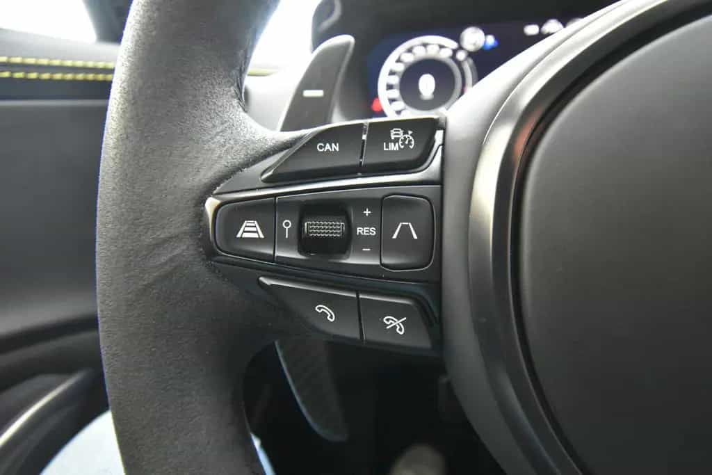 Aston Martin DBX 4.0 V8 707 Carbon Paket 23 Zoll 11/2022-photo-38