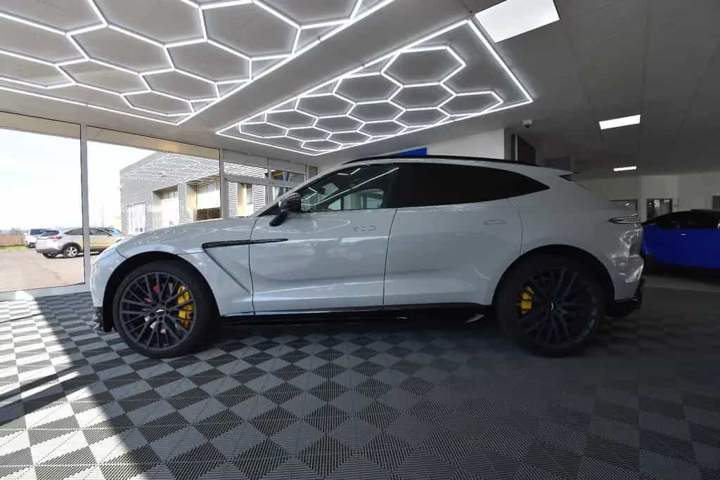 Aston Martin DBX 4.0 V8 707 Carbon Paket 23 Zoll 11/2022-photo-4