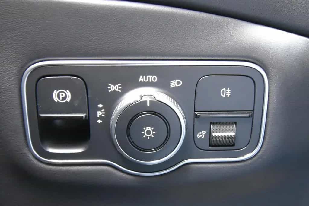 Aston Martin DBX 4.0 V8 707 Carbon Paket 23 Zoll 11/2022-photo-43