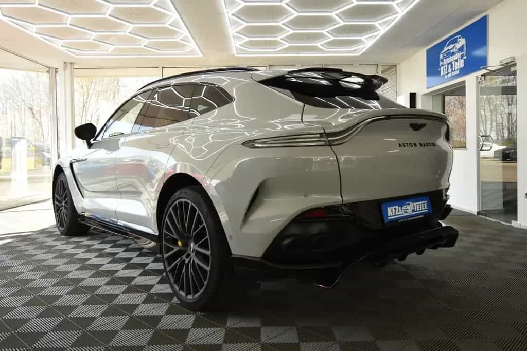 Aston Martin DBX 4.0 V8 707 Carbon Paket 23 Zoll 11/2022-photo-5