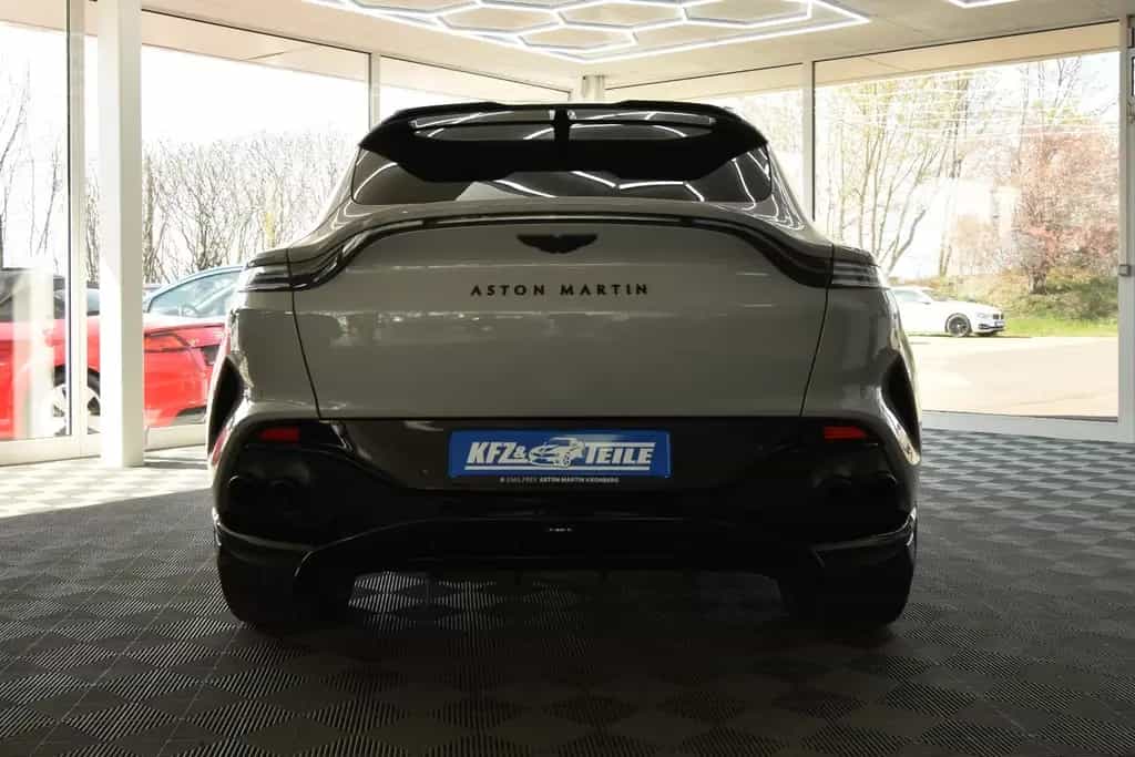 Aston Martin DBX 4.0 V8 707 Carbon Paket 23 Zoll 11/2022-photo-6