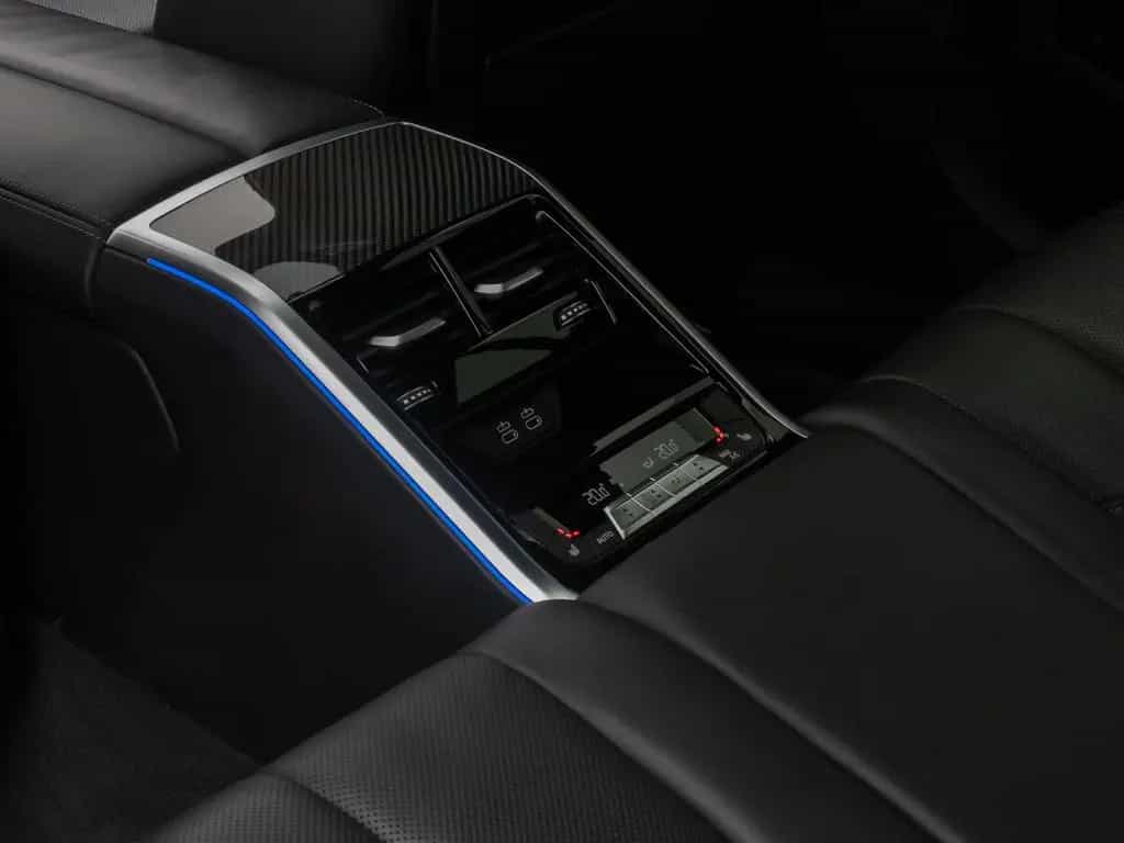 BMW M850 xD Gran Coupé 360°Laser SoftCl DispKey 20" 09/2021-photo-26