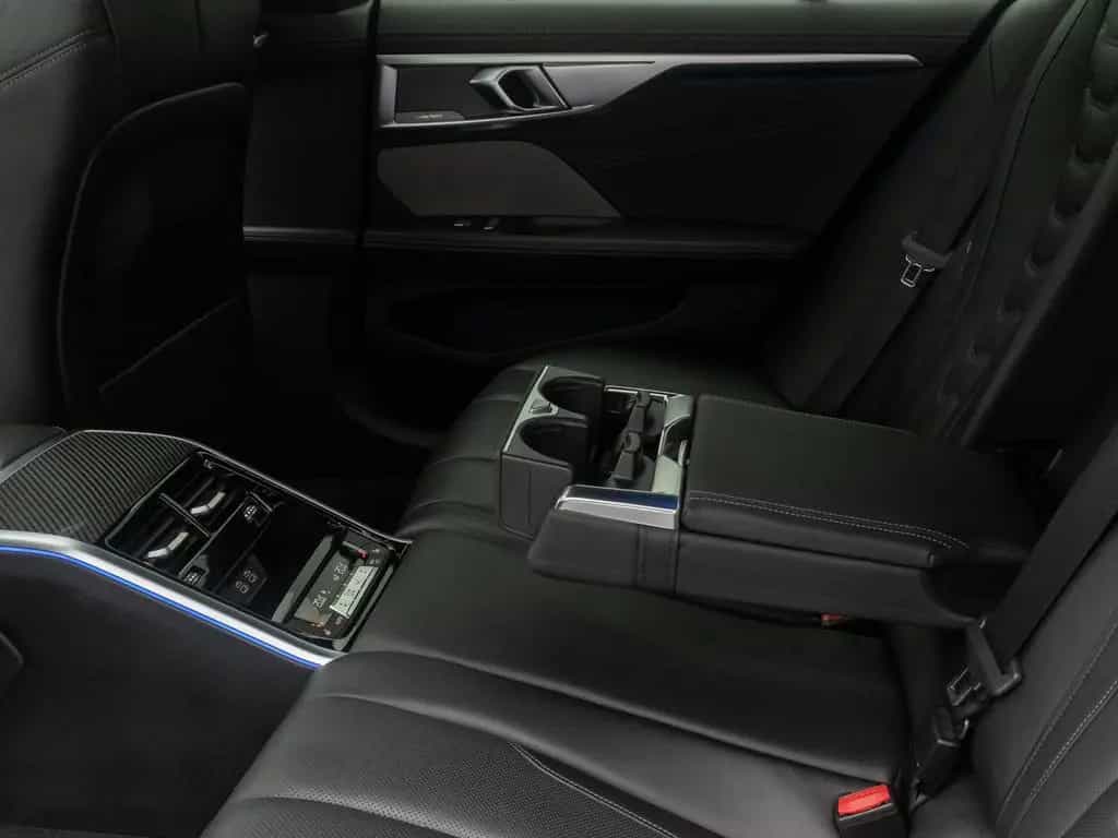 BMW M850 xD Gran Coupé 360°Laser SoftCl DispKey 20" 09/2021-photo-27