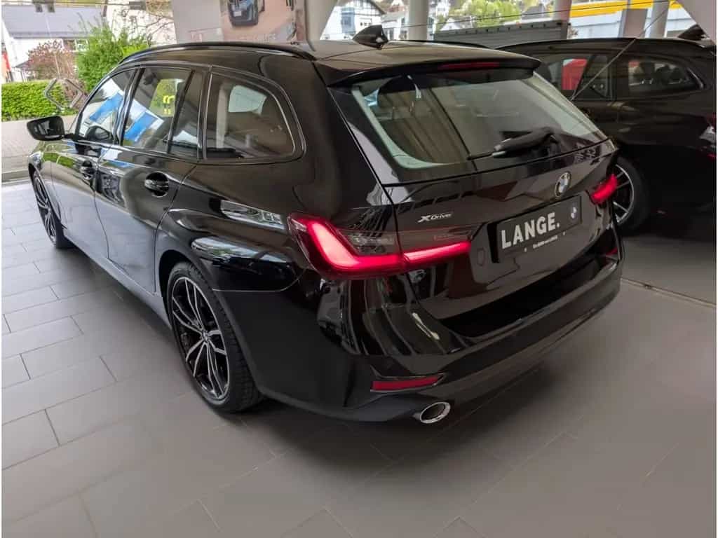 BMW 320 d xDrive Sport Line Touring D A AHK+NAVI+CAR 04/2020-photo-4