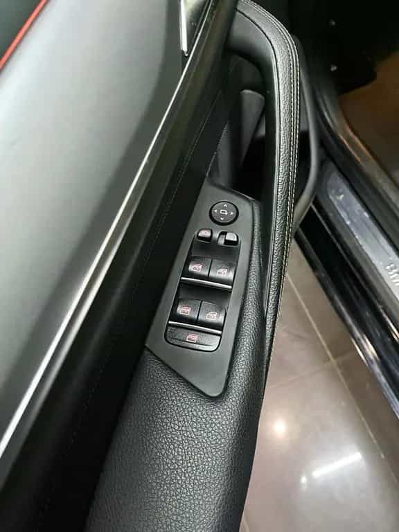 BMW 5 Series 10/2018-photo-17