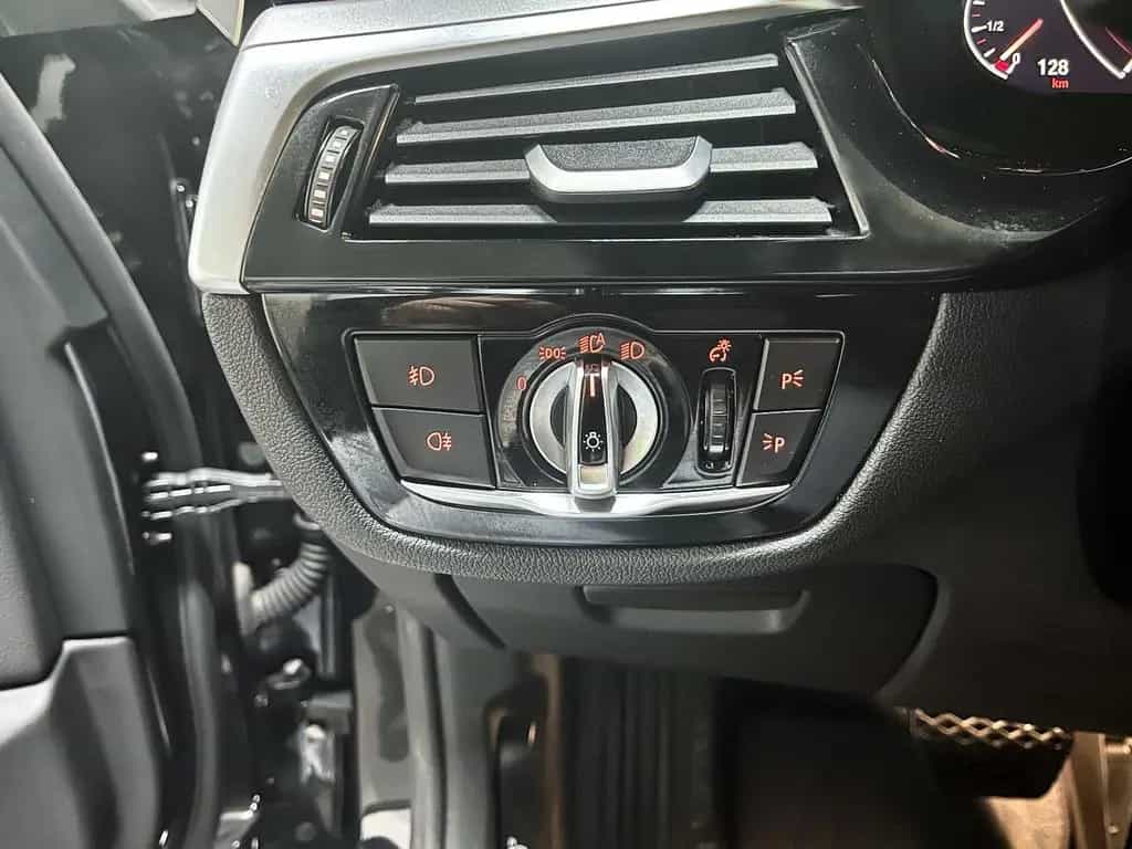 BMW 5 Series 10/2018-photo-19