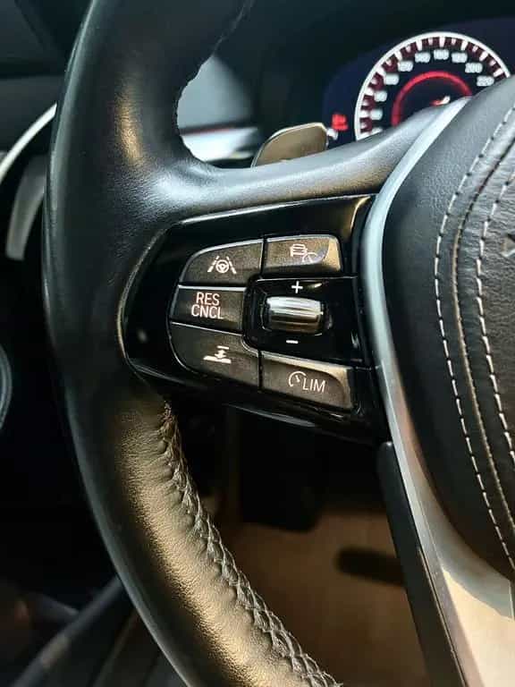 BMW 5 Series 10/2018-photo-21