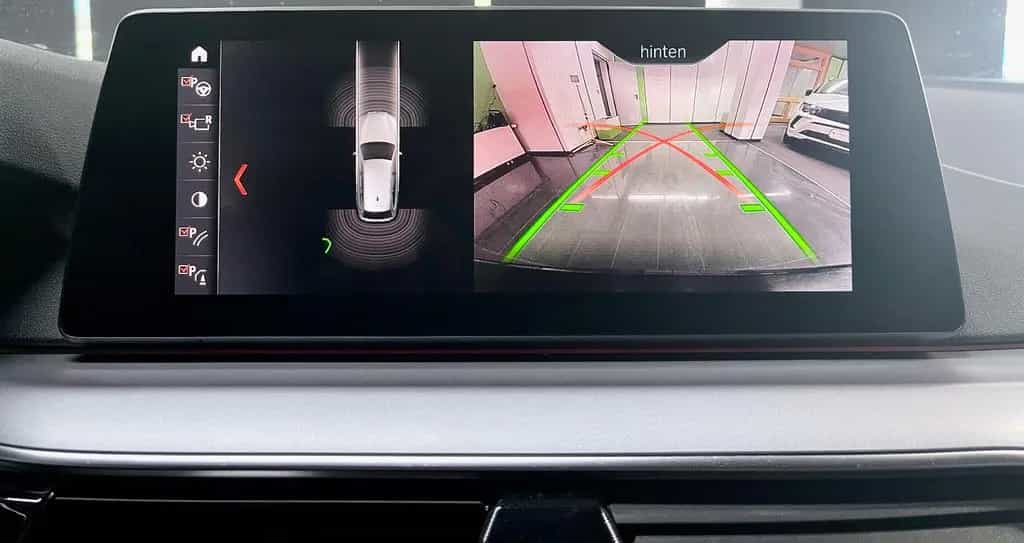 BMW 5 Series 10/2018-photo-39