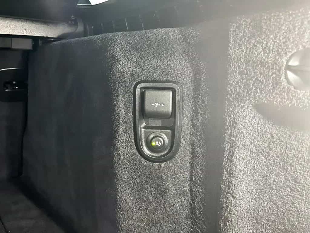 BMW 5 Series 10/2018-photo-48