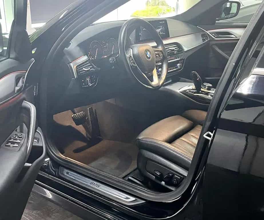 BMW 5 Series 10/2018-photo-9
