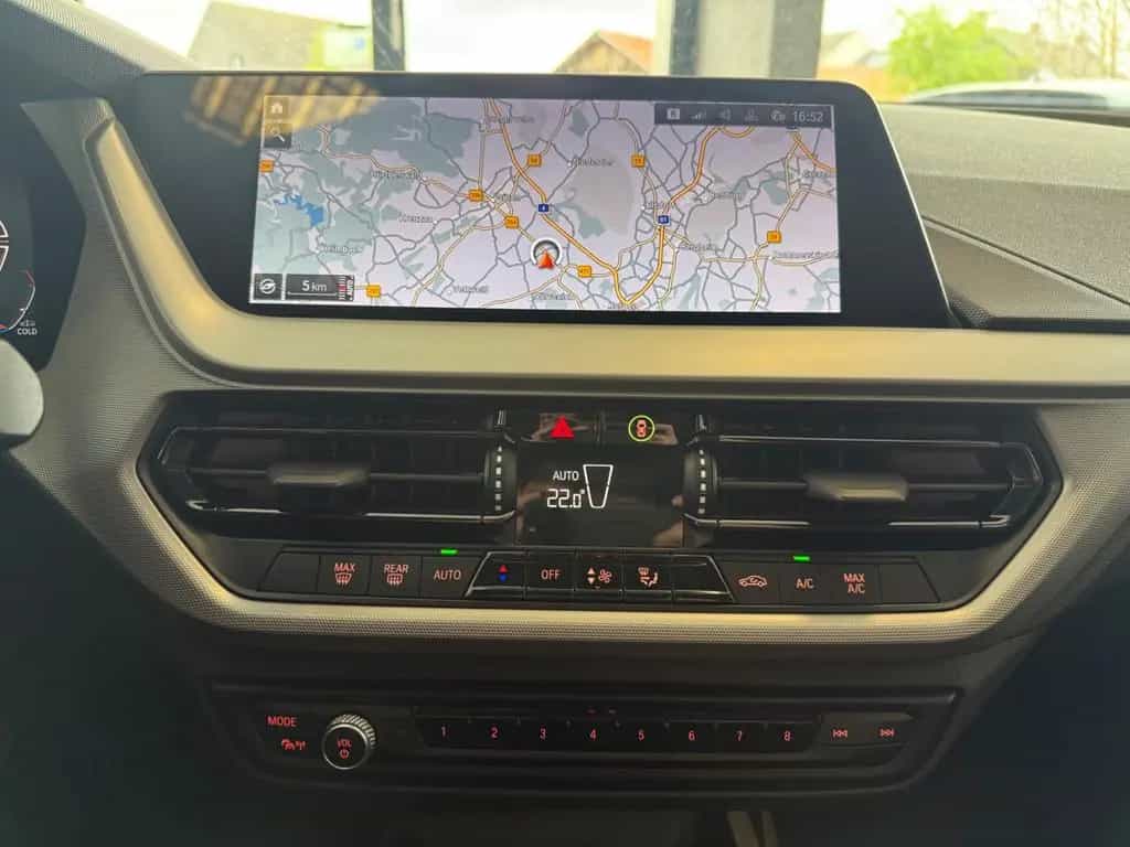 BMW 1 Series 118 d Advantage Automatik Navi LED Klimaauto. 04/2023-photo-14