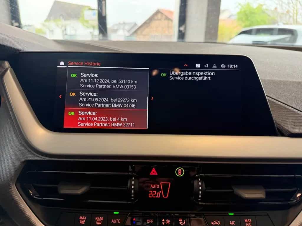 BMW 1 Series 118 d Advantage Automatik Navi LED Klimaauto. 04/2023-photo-16