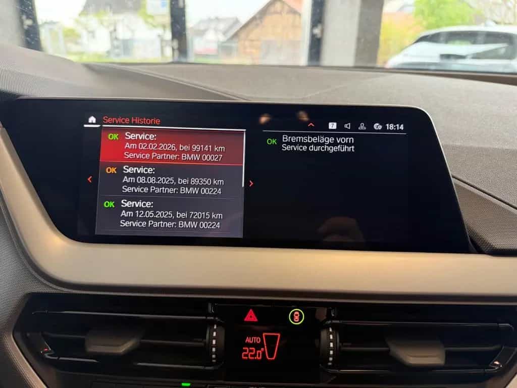 BMW 1 Series 118 d Advantage Automatik Navi LED Klimaauto. 04/2023-photo-17