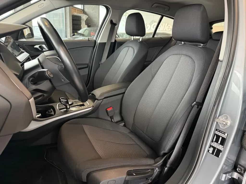 BMW 1 Series 118 d Advantage Automatik Navi LED Klimaauto. 04/2023-photo-3