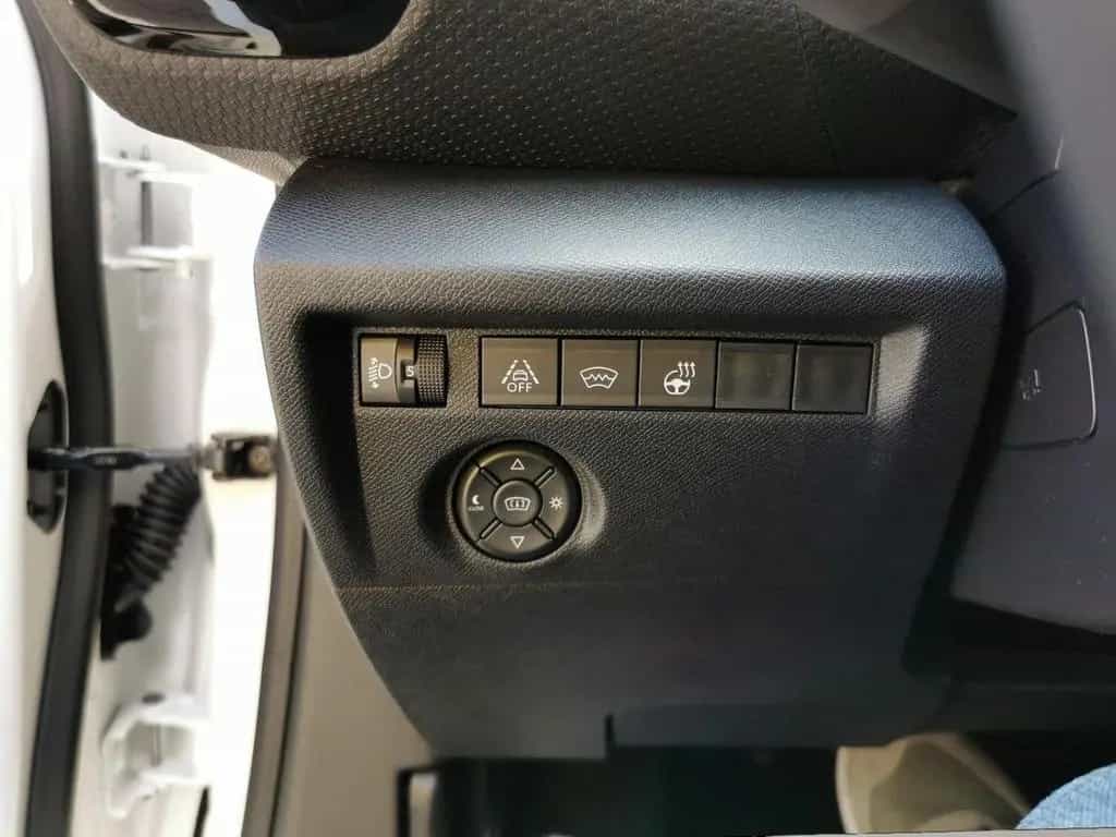 Citroën C4 Shine 1.2 e-THP / PureTech 05/2022-photo-16