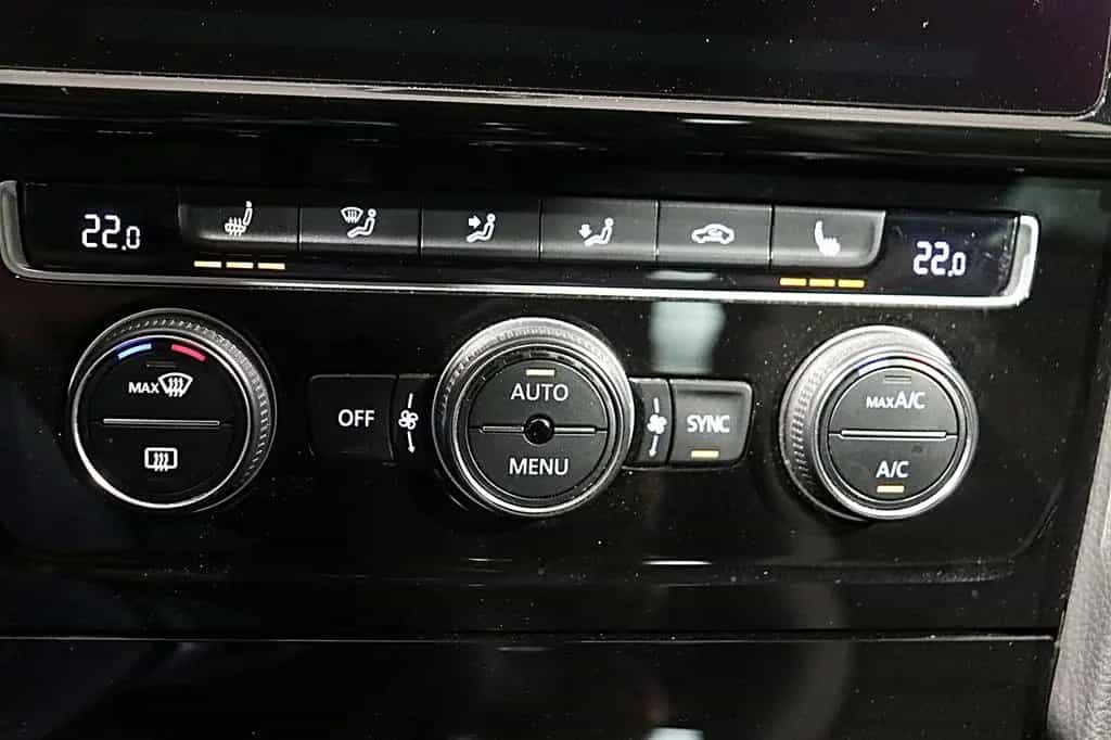 Volkswagen Golf Highline 1.4 TSI NAVI SHZ SPORTPAKET LED BT 02/2018-photo-9