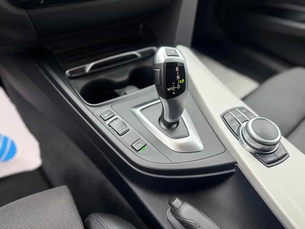 BMW 3 Series 318 3 Touring 318 i Advantage 06/2019-photo-17
