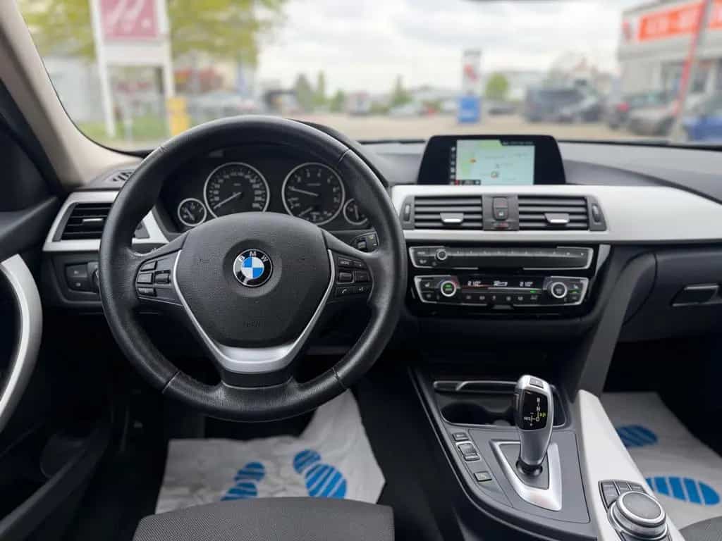 BMW 3 Series 318 3 Touring 318 i Advantage 06/2019-photo-20