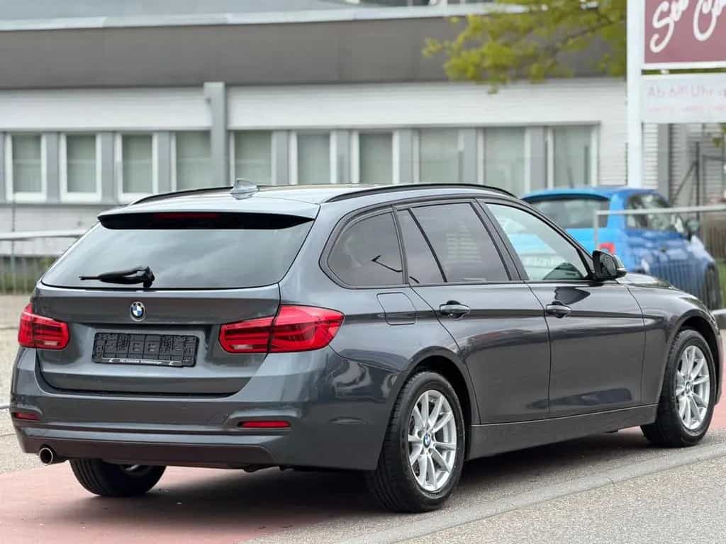 BMW 3 Series 318 3 Touring 318 i Advantage 06/2019-photo-3