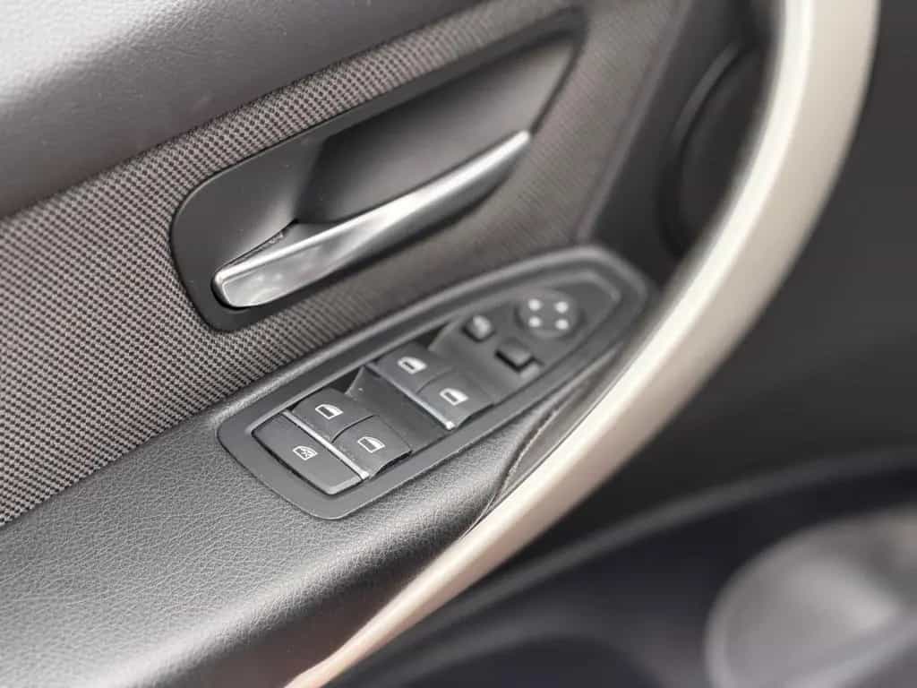 BMW 3 Series 318 3 Touring 318 i Advantage 06/2019-photo-7
