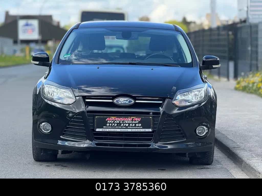 Ford Focus Lim. Titanium*KLIMA*SHZ*PDC*TÜV 07/2013-photo-1