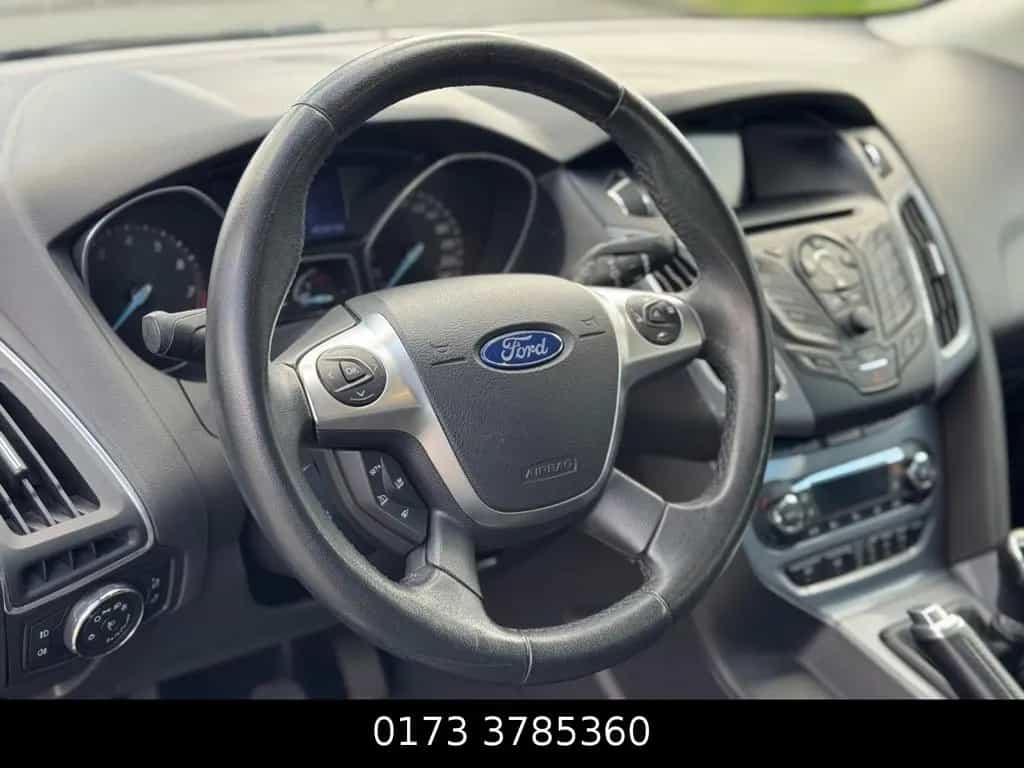 Ford Focus Lim. Titanium*KLIMA*SHZ*PDC*TÜV 07/2013-photo-11