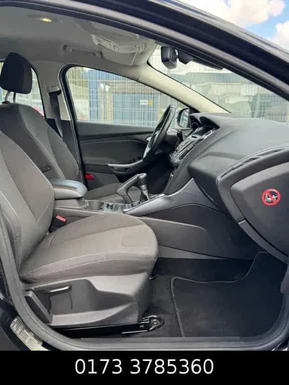 Ford Focus Lim. Titanium*KLIMA*SHZ*PDC*TÜV 07/2013-photo-13