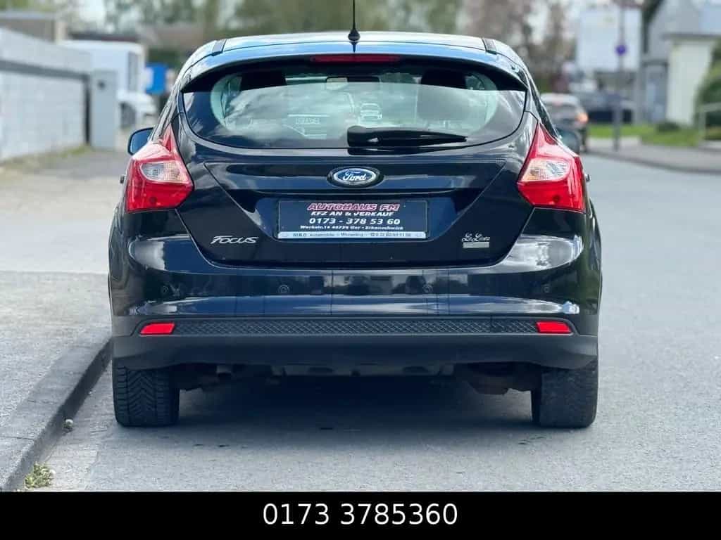 Ford Focus Lim. Titanium*KLIMA*SHZ*PDC*TÜV 07/2013-photo-4