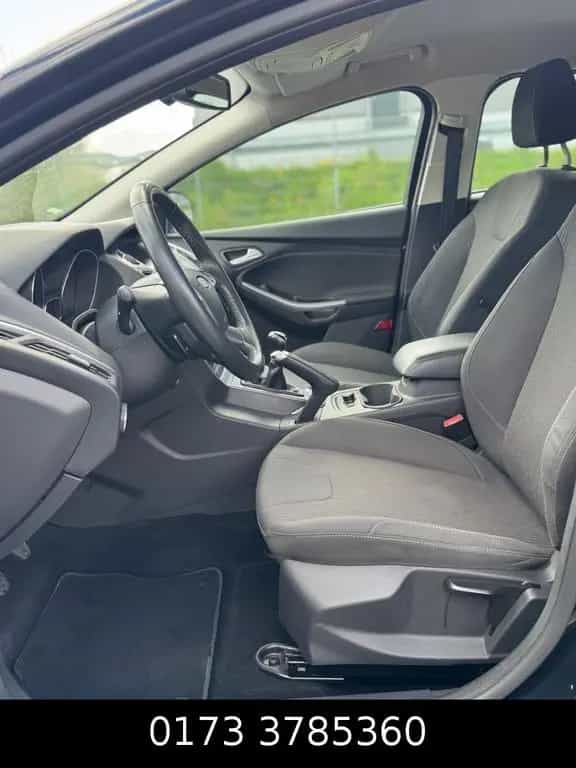 Ford Focus Lim. Titanium*KLIMA*SHZ*PDC*TÜV 07/2013-photo-8