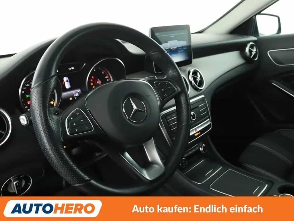 Mercedes-Benz GLA-Class 220 d 4Matic Urban Aut.*NAV*TEMP*PDC*SHZ*AHK 07/2019-photo-10