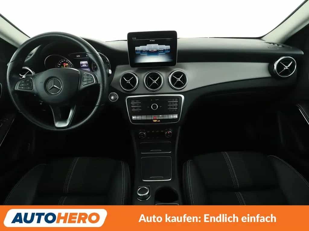 Mercedes-Benz GLA-Class 220 d 4Matic Urban Aut.*NAV*TEMP*PDC*SHZ*AHK 07/2019-photo-11