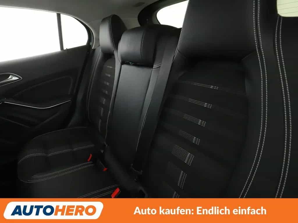 Mercedes-Benz GLA-Class 220 d 4Matic Urban Aut.*NAV*TEMP*PDC*SHZ*AHK 07/2019-photo-13
