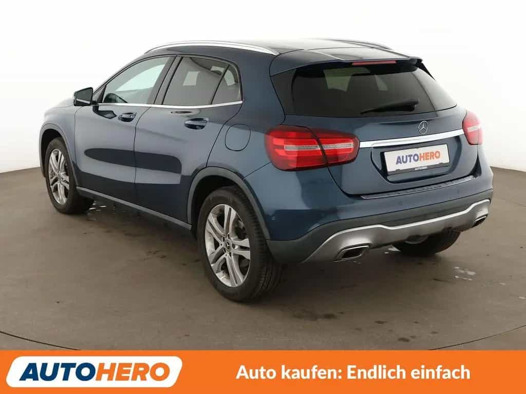 Mercedes-Benz GLA-Class 220 d 4Matic Urban Aut.*NAV*TEMP*PDC*SHZ*AHK 07/2019-photo-3