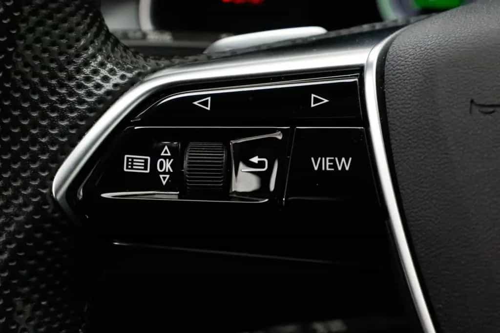 Audi A6 Avant 55 TFSIe quattro S tronic AHK Matrix 11/2022-photo-24