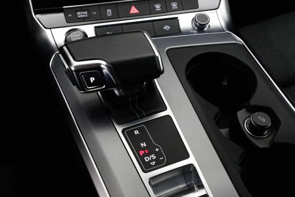 Audi A6 Avant 55 TFSIe quattro S tronic AHK Matrix 11/2022-photo-27